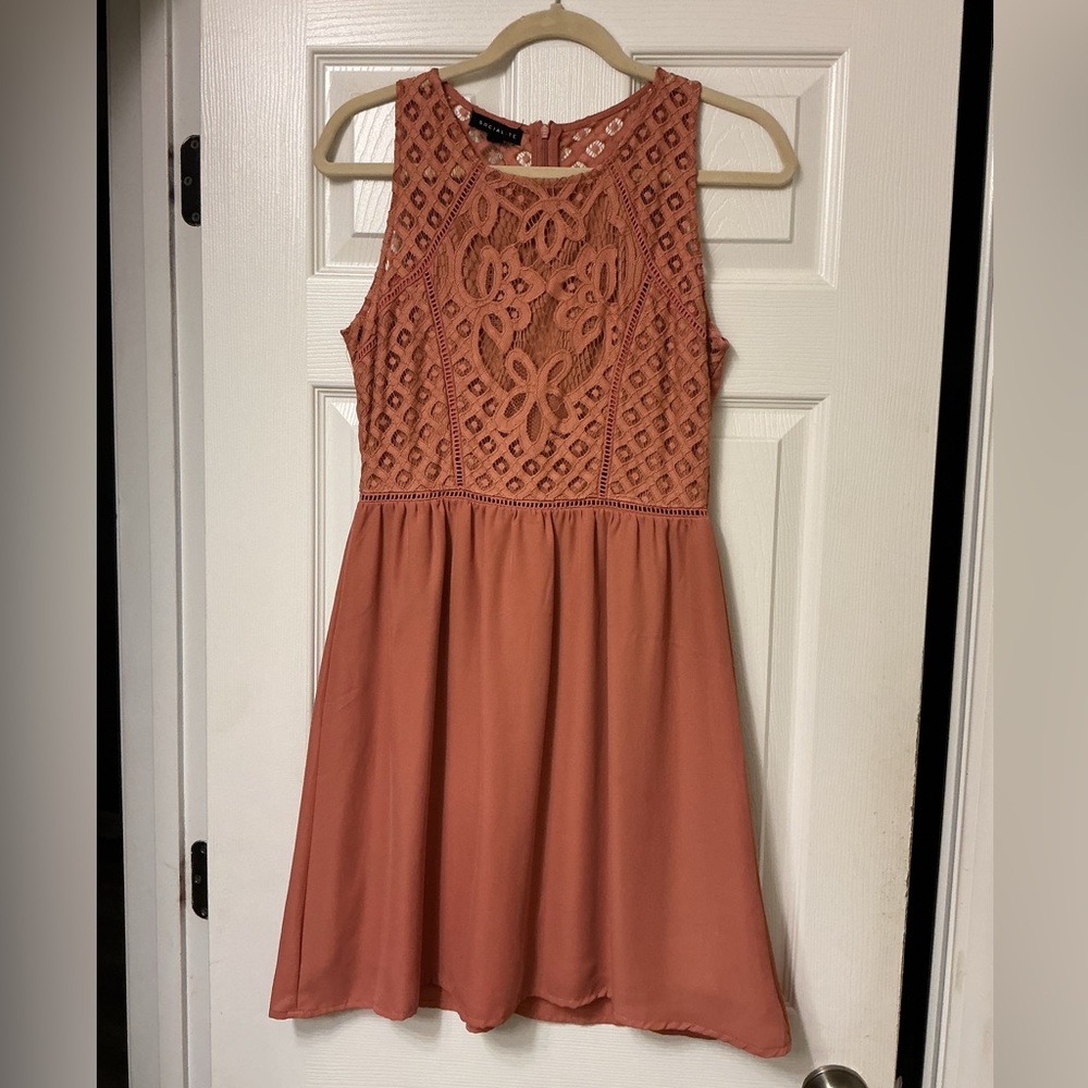 Socialite coral sleeveless lace dress size 3/4